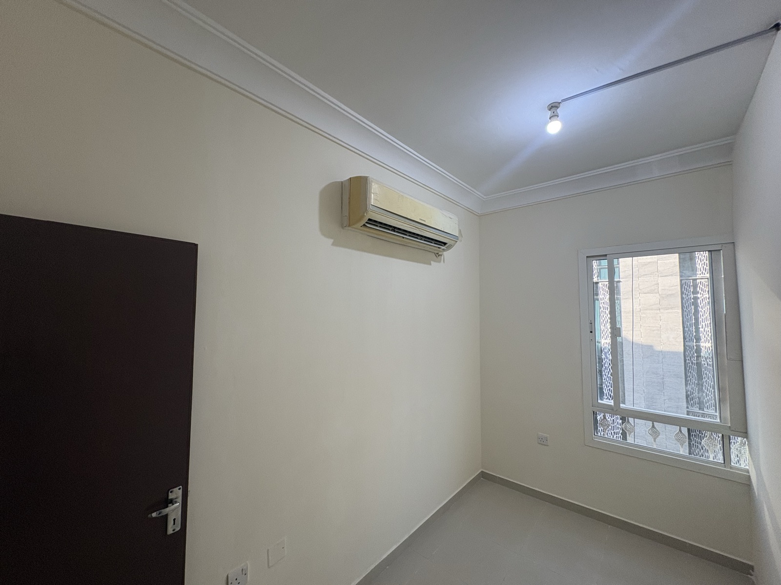 Room C1 — partitioned room
